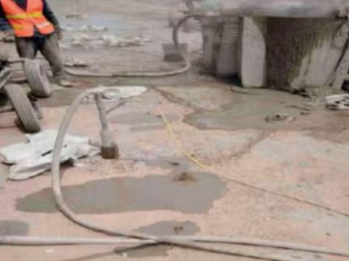 施秉水泥混凝土路面板底注浆技术 路面脱空注浆整治方案